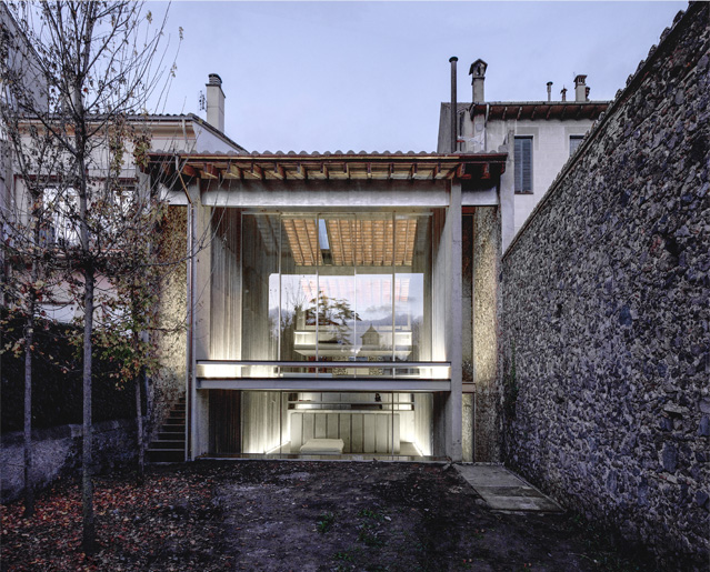 Row House, 2012, arch. "RCR Arqitectes" Olotas. Foto: H.Suzuki