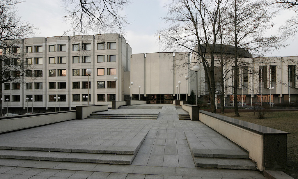 Lietuvos Respublikos Vyriausybės rūmai (arch. V.E.Čekanauskas, 1982 m.). Foto: R.Urbakavičius