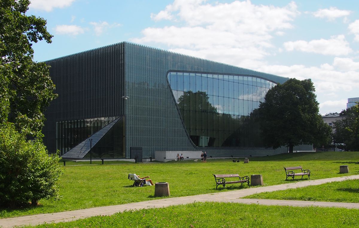 Lenkijos žydų muziejus „POLIN“ Varšuvoje (arch. „Lahdelma & Mahlamäki Architects“) 2014 metais nusipelnė suomių architektūros apdovanojimo „Finlandia“, o gavo „Europos muziejaus apdovanojimą 2016“. Foto: ©PILOTAS.LT