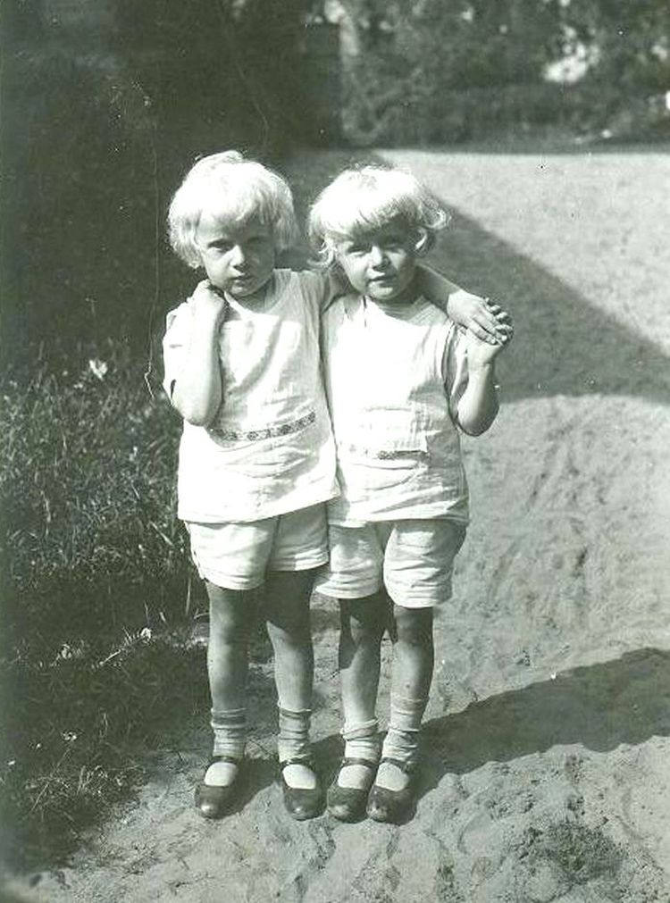 Brolių Nasvyčių dviskaita buvo tvirta visą gyvenimą (Nida, 1933). Foto: iš A.Nasvyčio archyvo.