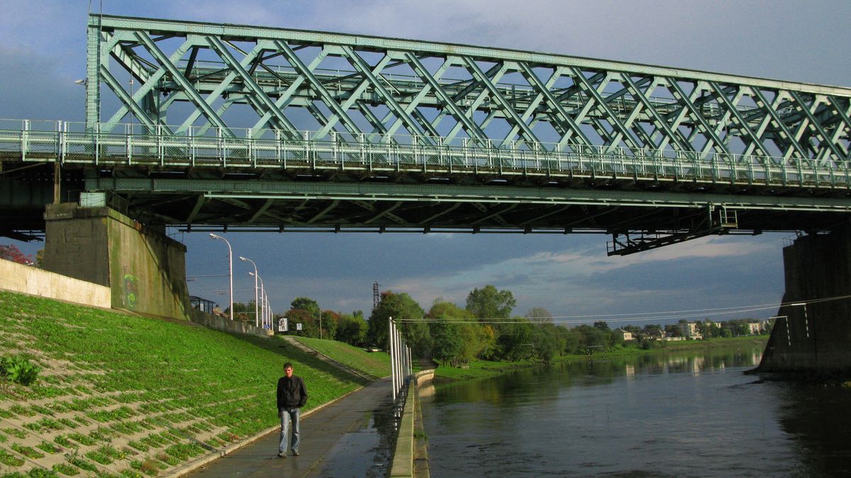 Architektas G.Natkevičius tris dangoraižius bando įsprausti siaurame trikampėlyje prie Geležinkelio tilto.