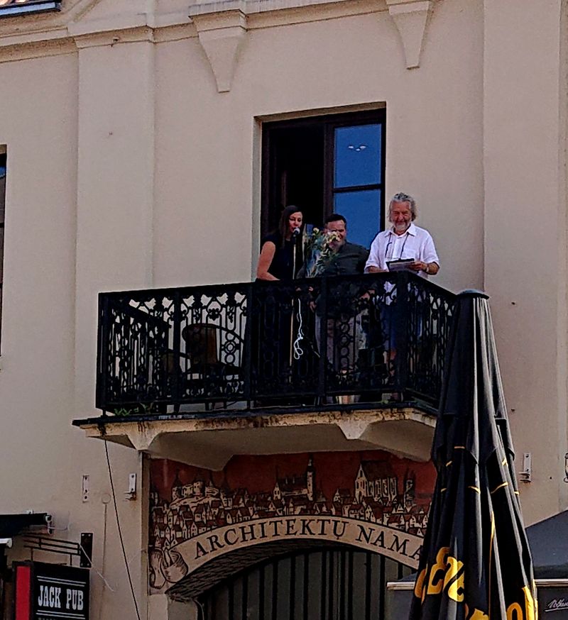 Liepos 1-ąją Nerijus Stanionis itin lakoniška kalba iš balkono pasveikino Kauno  architektus. Foto: ©PILOTAS.LT