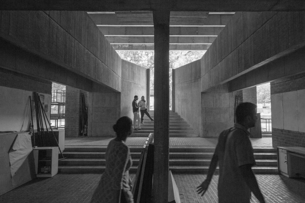 Ahmadabado architektūros mokykla (dabar CEPT universitetas), arch. B.Doshi, 1966 - 2012 m., Foto: Vinay Panjwani. 