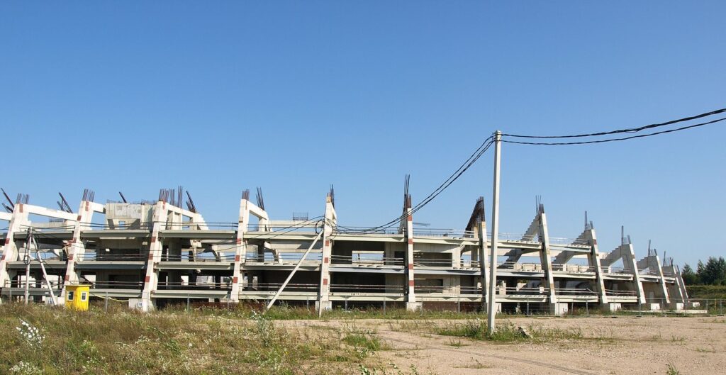 Pagal architekto A.Nasvyčio projektą pradėto statyti stadiono gelžbetonio konstrukcijos ant Šeškinės kalvos dūlėjo beveik 30 metų. Foto: ©PILOTAS.LT