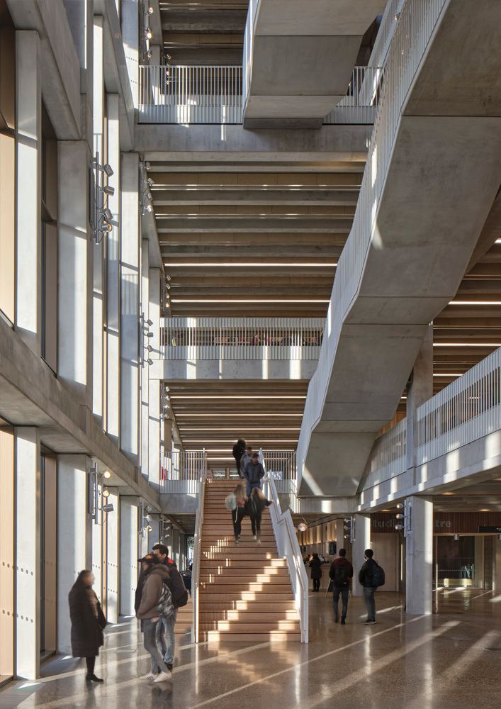 Miesto namas Kingstono universitete Londone (arch. „Grafton Architects“). Foto: Denis Gilbert. 