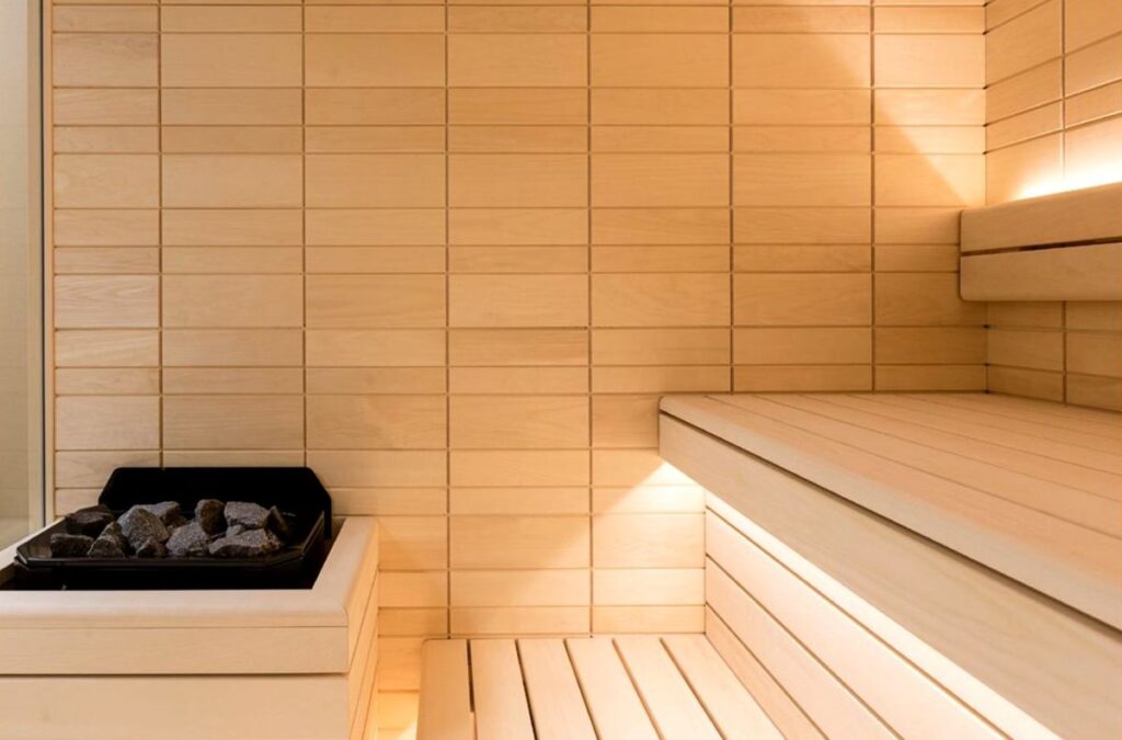 Sauna iš Auroom Design serijos - termo mediena Thermory, Šveicarija.