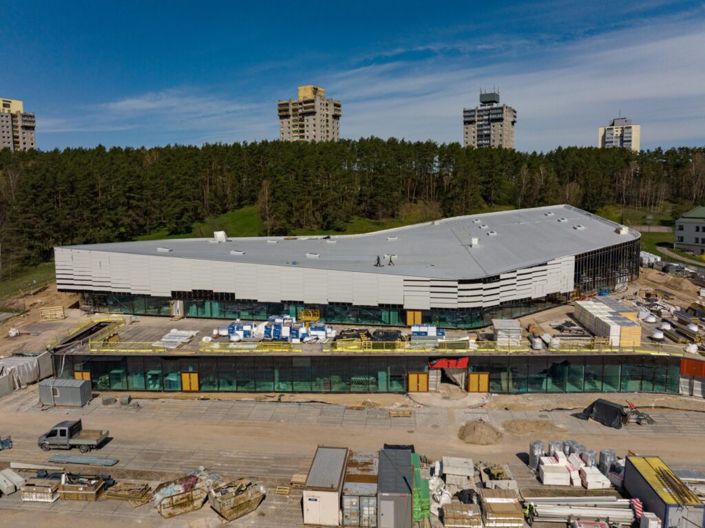 Šiuolaikišką baseiną Vilnius Lazdynuose planavo turėti dar 2017-aisiais, tačiau statybos nebaigtos iki šiol. Foto: Sauliaus Žiūros. 