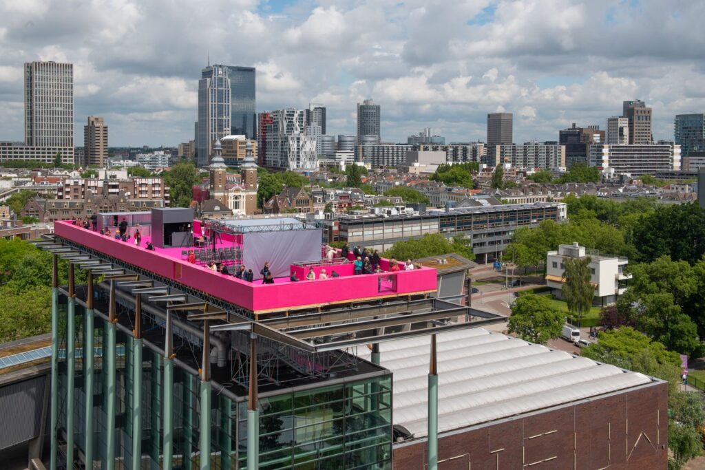 Birželio 3-iąją Roterdamas šventė “Stogų pažinimo dieną”, kurioje džiaugėsi olandų architektų biuro MVRDV spalvingomis urbanistinėmis intervencijomis. Foto: Aistė Rakauskaitė