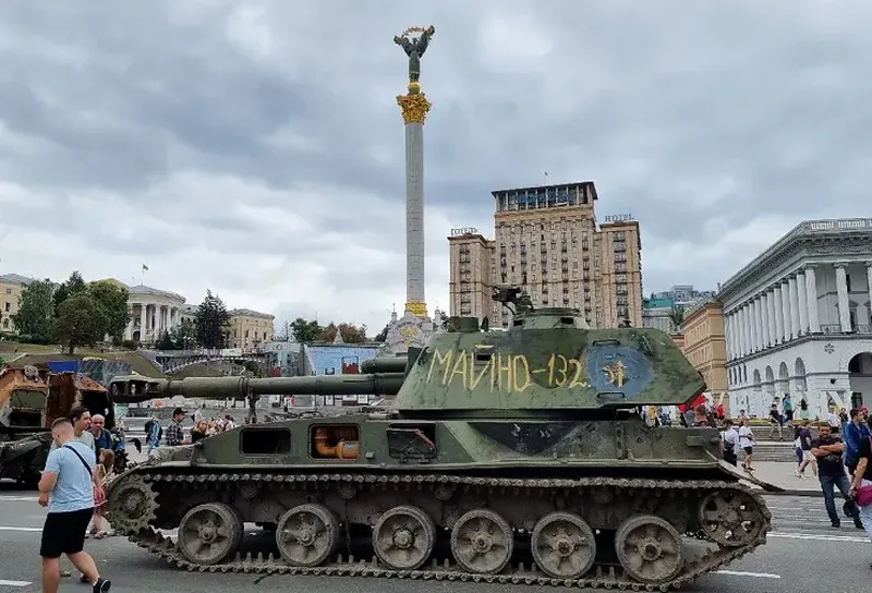 Ukrainos armijos sunaikintos Rusijos karinės technikos paroda. Foto: Хмарочосі.