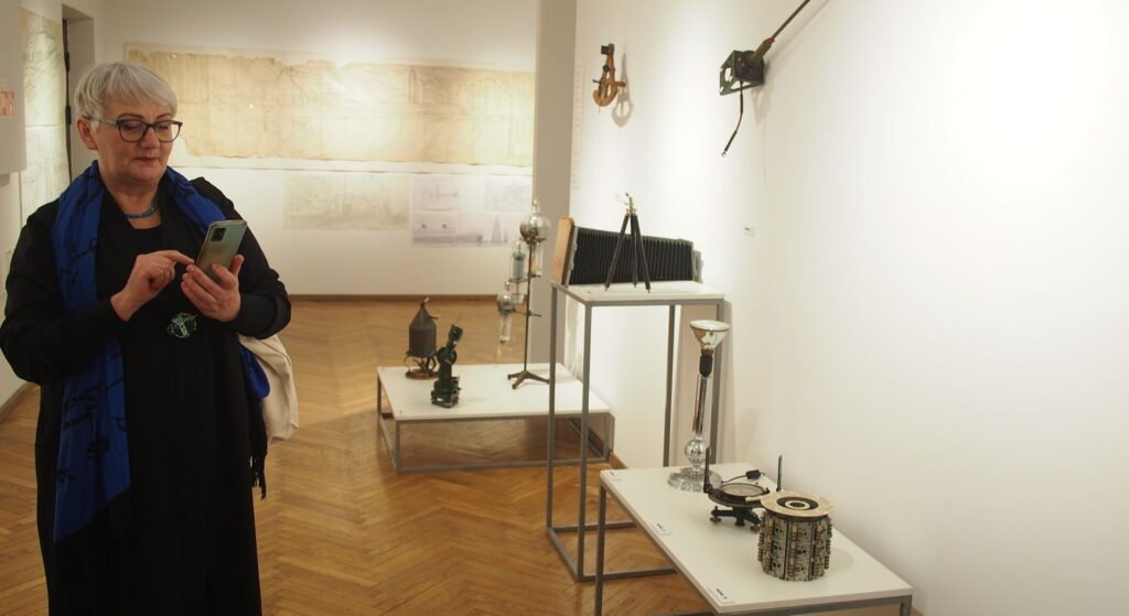 M.K. Čiurlionio Muziejaus vadovė Daina Kamarauskienė neslėpė savo susižavėjimo paroda bei dėl jos kilusiu ažiotažu. Foto: @PILOTAS.LT