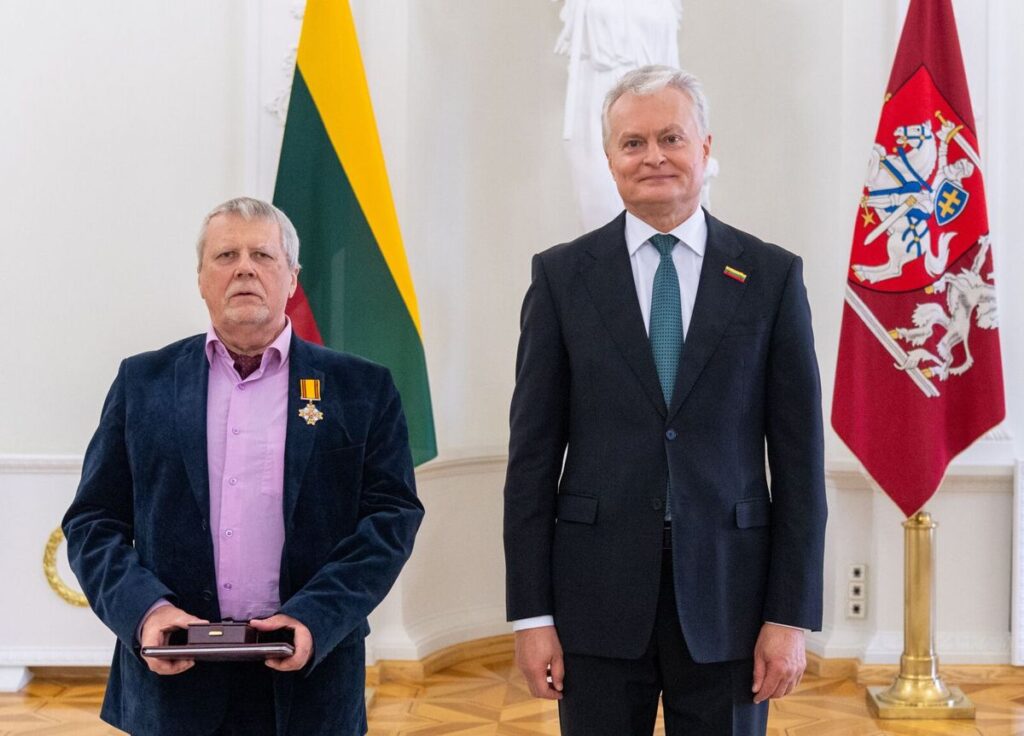 Liepos 6-ąją, valstybinis Lietuvos Respublikos apdovanojimas įteiktas žymiam architektūrologui, architektūros istorikui, VDU profesoriui Vytautui Levandauskui