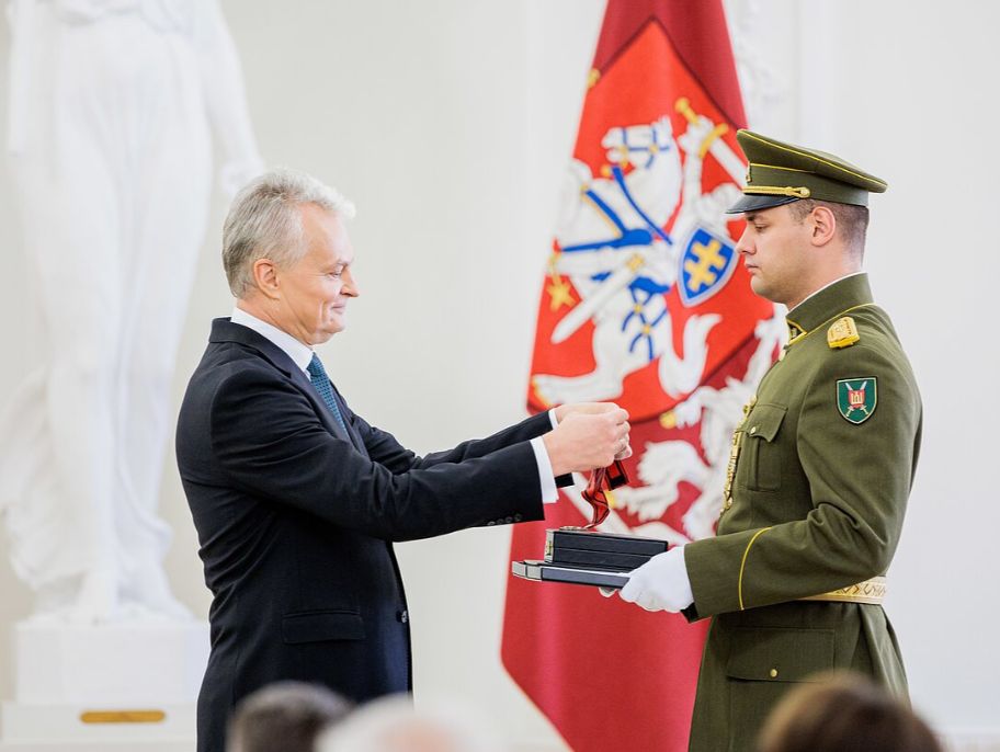 Liepos 6-ąją, valstybinis Lietuvos Respublikos apdovanojimas įteiktas 63 lietuviams ir 12 užsieniečių.