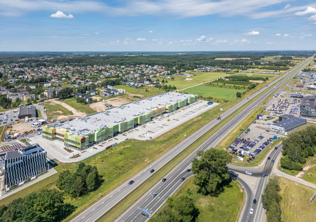 „Urban HUB“ miestelis Vilniaus Ukmergės g. (arch. „PLH Architects“, „Projektų rengimo biuras“). Foto: „YIT Lietuva“.  