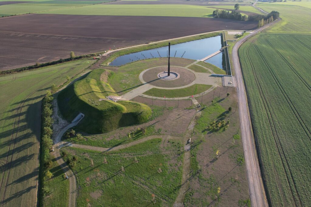 Saulės mūšio memorialas (arch. A.Černiauskas). 