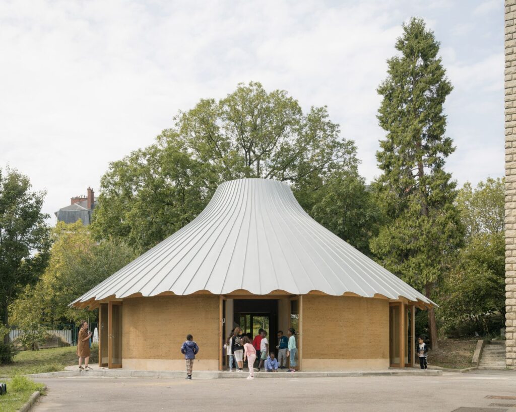 „Le Vau“ paviljonas Paryžiuje (arch. „L_Atelier Senzu“). Foto: StijnBollaert. 