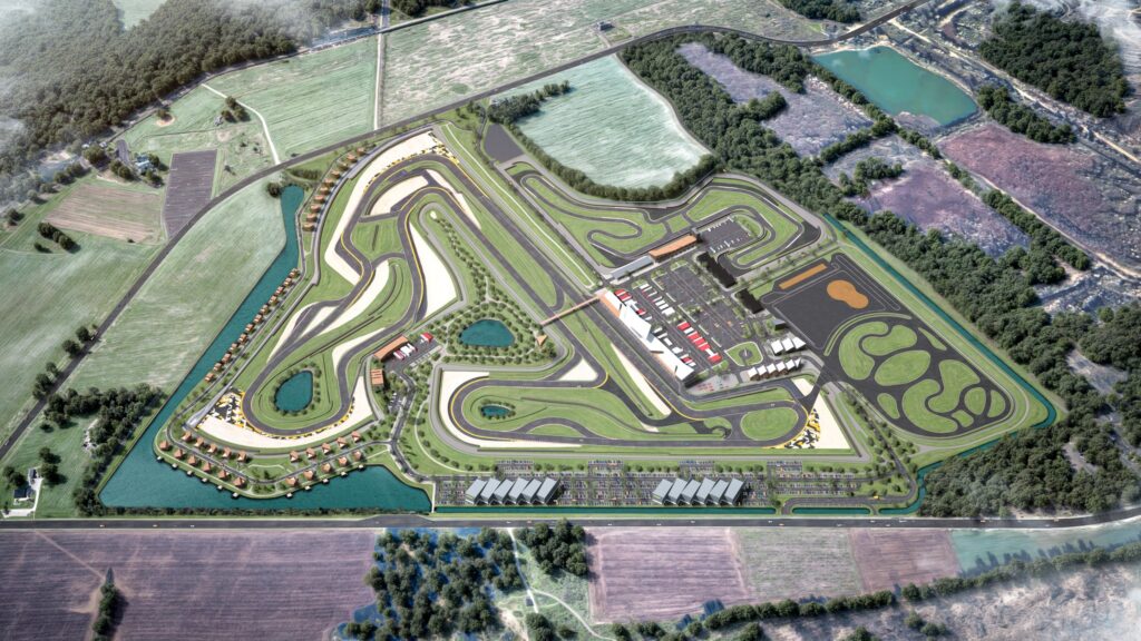 „Lithuanian Motorsport Park“ (arch. „DO Architects“).