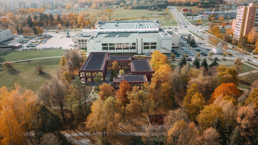 Alytaus HAB‘o konkursinis projektas „su tyLA“ (1-oji vieta, 6.000 Eur. premija) Autoriai: V.Biekša, E.Matulaitytė, D.Žiugždaitė, A.Galaunytė, V.Razma, A.Dovydavičiūtė. Vizualizacija: I.Bagdonavičiaus.