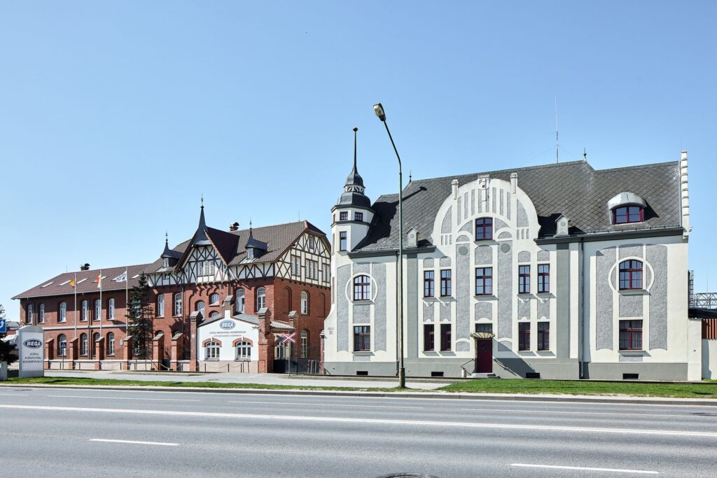 Klaipėdos jūrų krovinių kompanijos „Bega“ administraciniai pastatai, buv. celiuliozes fabriko komplekso dalis. Foto: Norbert Tukaj.