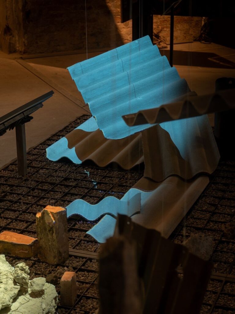 Ukrainos instaliacija „Circularity on the Edge“ 2025 metų Venecijos architektūros bienalėje (autoriai: K.Lopatiuk, H.Mitish, Y.Buchatska, A.Lopatiuk, O.Yaremchuk, O.Sirous, R.Puchko). 