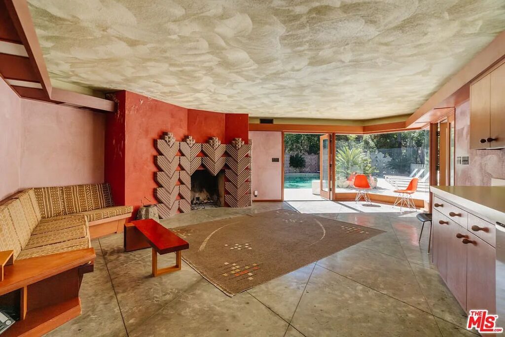 Davido Lyncho gyvenamasis-kūrybinis kompleksas Holivudo kalvose. Foto: Zillow. 