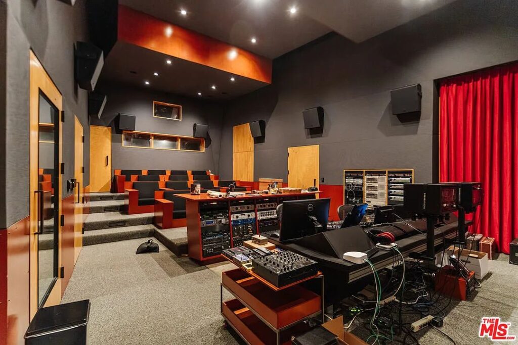 Davido Lyncho gyvenamasis-kūrybinis kompleksas Holivudo kalvose. Foto: Zillow. 