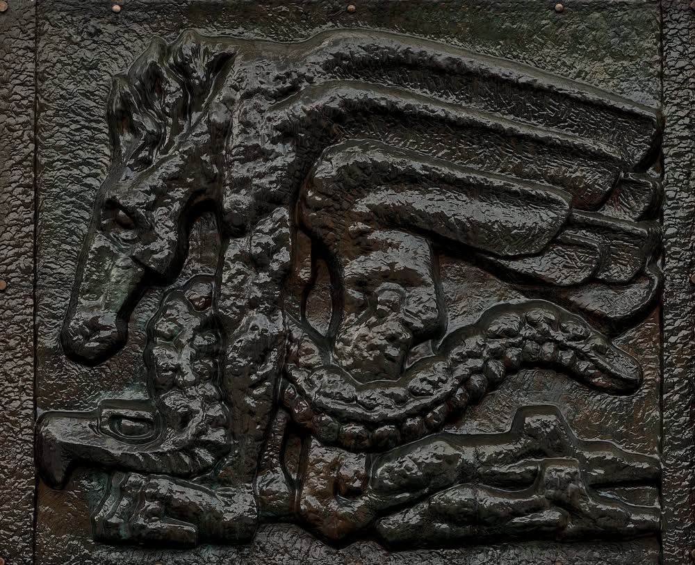 Dingusi skulptoriaus R.Šulskio ciklo „Fauna“ stela. Pav.: skulptoriaus R.Šulskio fondo. 