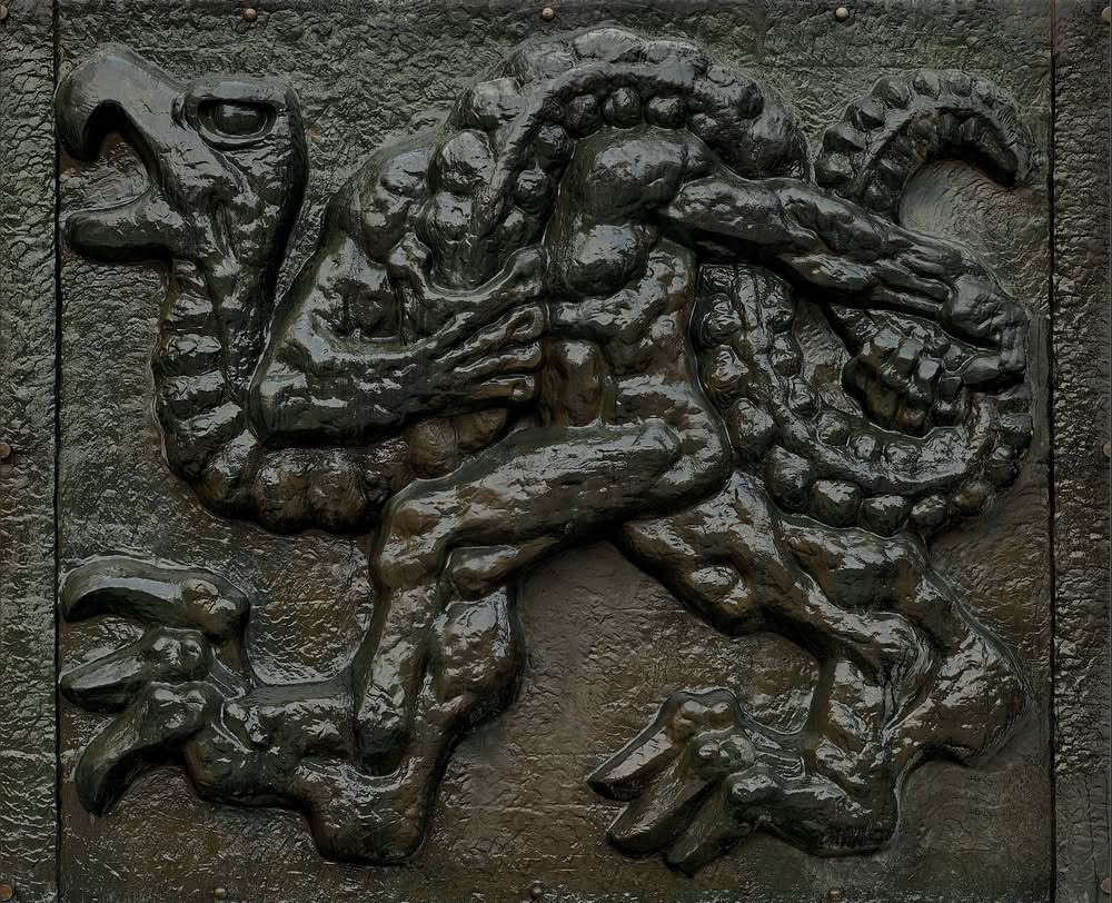 Dingusi skulptoriaus R.Šulskio ciklo „Fauna“ stela. Pav.: skulptoriaus R.Šulskio fondo. 