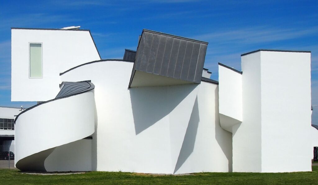 Kompanijos „Vitra“ miestelio pastatas Vokietijoje (arch. F.Gehry, 1989 m.,). Foto: A.Bružo.