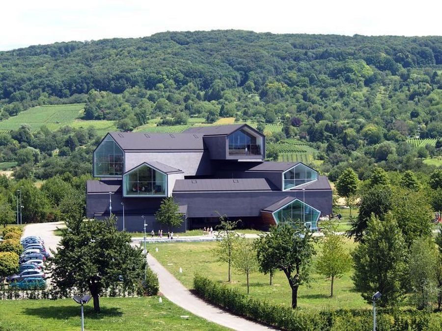 Kompanijos „Vitra“ miestelio dizaino muziejaus pastatas „VitraHaus“ Vokietijoje (arch. „Herzog & de Meuron“, 2010 m.). Foto: A.Bružo.