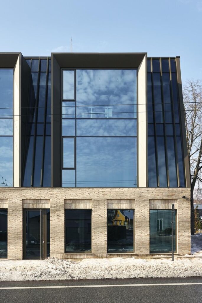 Verslo centras „L34“ Vilniuje (arch. „Aketuri architektai“; SPV R.Vaitekonytė-Mačiulienė, SPDV, M.Rekevičienė, arch. G.Griušytė, J.Karazo). Foto: N.Tukaj. 