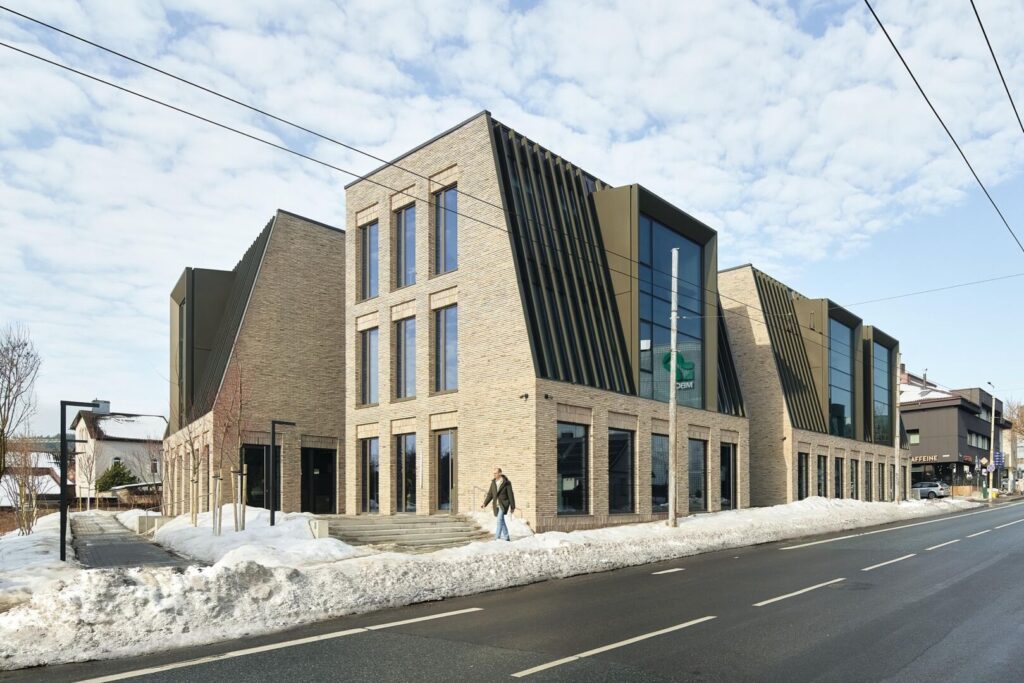 Verslo centras „L34“ Vilniuje (arch. „Aketuri architektai“; SPV R.Vaitekonytė-Mačiulienė, SPDV, M.Rekevičienė, arch. G.Griušytė, J.Karazo). Foto: N.Tukaj. 