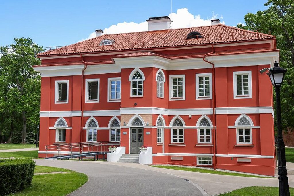 Raudondvario dvaro oficinos (rekonstrukcijos arch. V.Beigienė). Foto: Kauno rajono savivaldybės.
