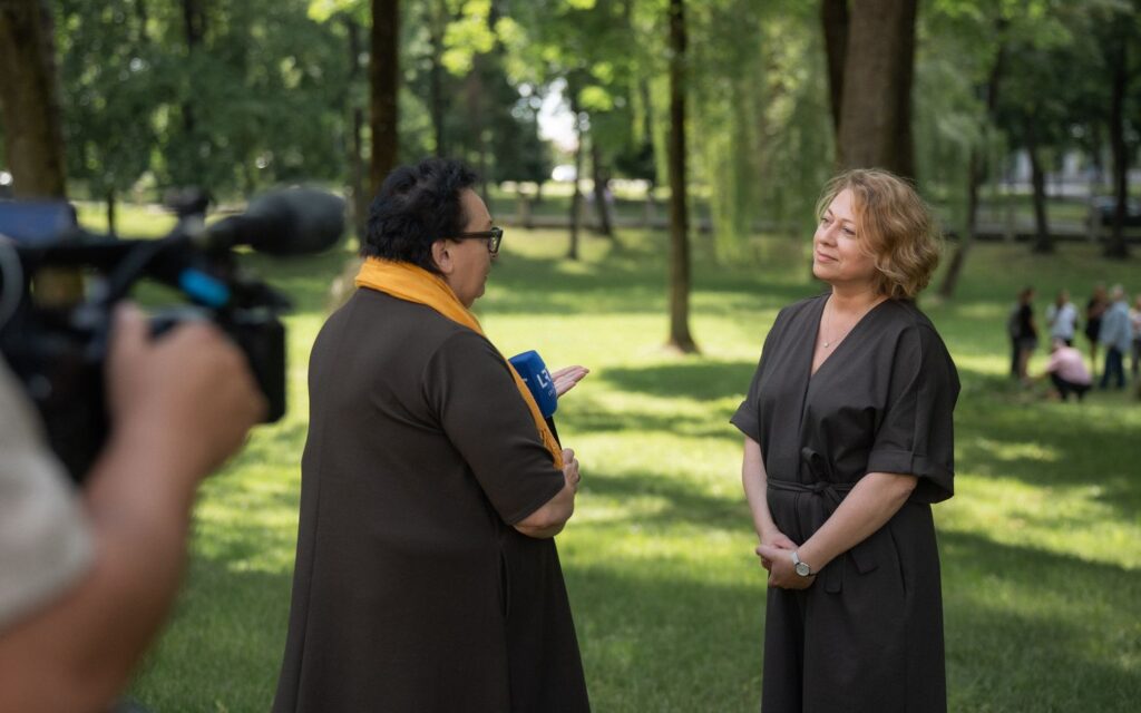 Marijampolės meno mokyklos 3-iąjį žemės meno plenerą. Renginio kuratorė Kristina Strolienė. Foto: A.Gucaitienės.