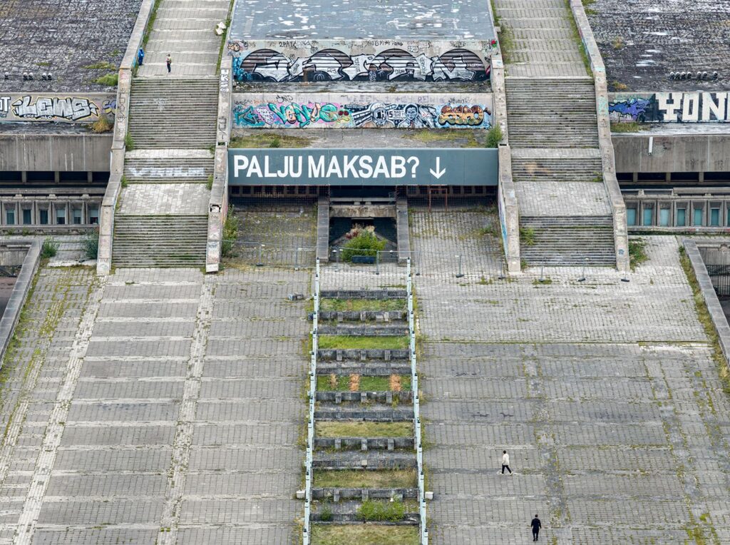 Talino architektūros bienalė TAB 2026 vyksta sovietinio modernizmo pastate „Linnahall“. Foto: M.Siplane. 