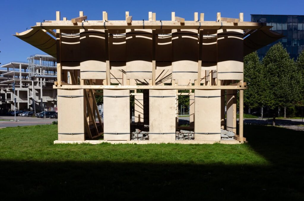 Laikinasis paviljonas-instaliacija „Rezonansas“ Taline (arch. „Aru Ma- Architects"). Foto: Cheng Hao Chung.
