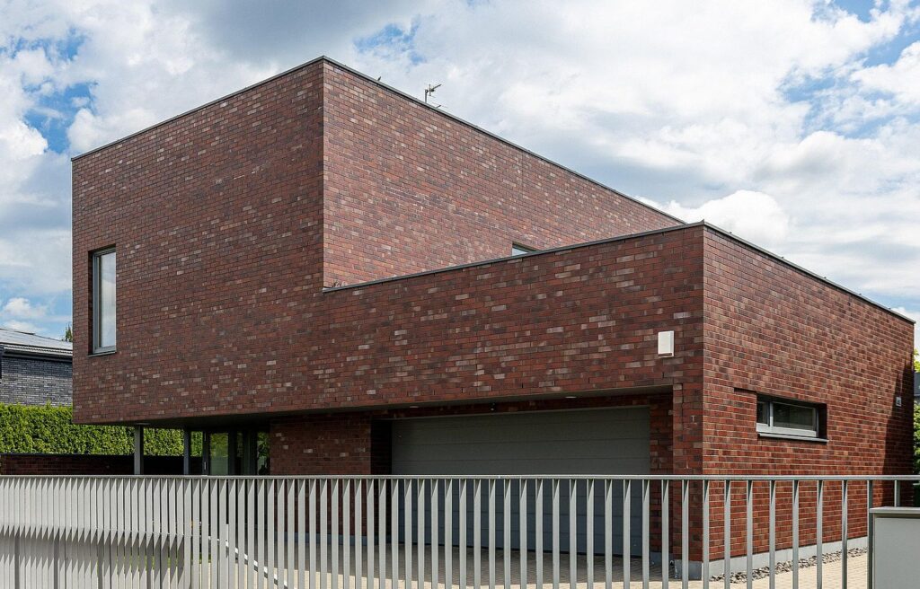 Gyvenamas namas Vėsos g. 8, Kaune (arch. R.Ralavičius, 2004 m). Foto: „Sotheby’s International Realty Baltic“. 