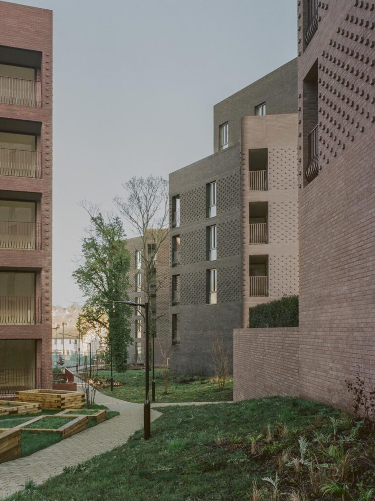 būstų projektas „Lion Green Road“ (arch. „Mary Duggan Architects“, „RUFFARCHITECTS“) Pietų Londone. Foto: Lorenzo Zandri.
