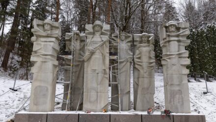 Antakalnio  sovietinių karių stelos