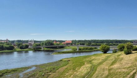 Dviratininkų ir pėsčiųjų tiltas per Nerį Kaune (projektuotojas – „SRP Projektas“, architektai – Šarūno Kiaunės projektavimo studija).